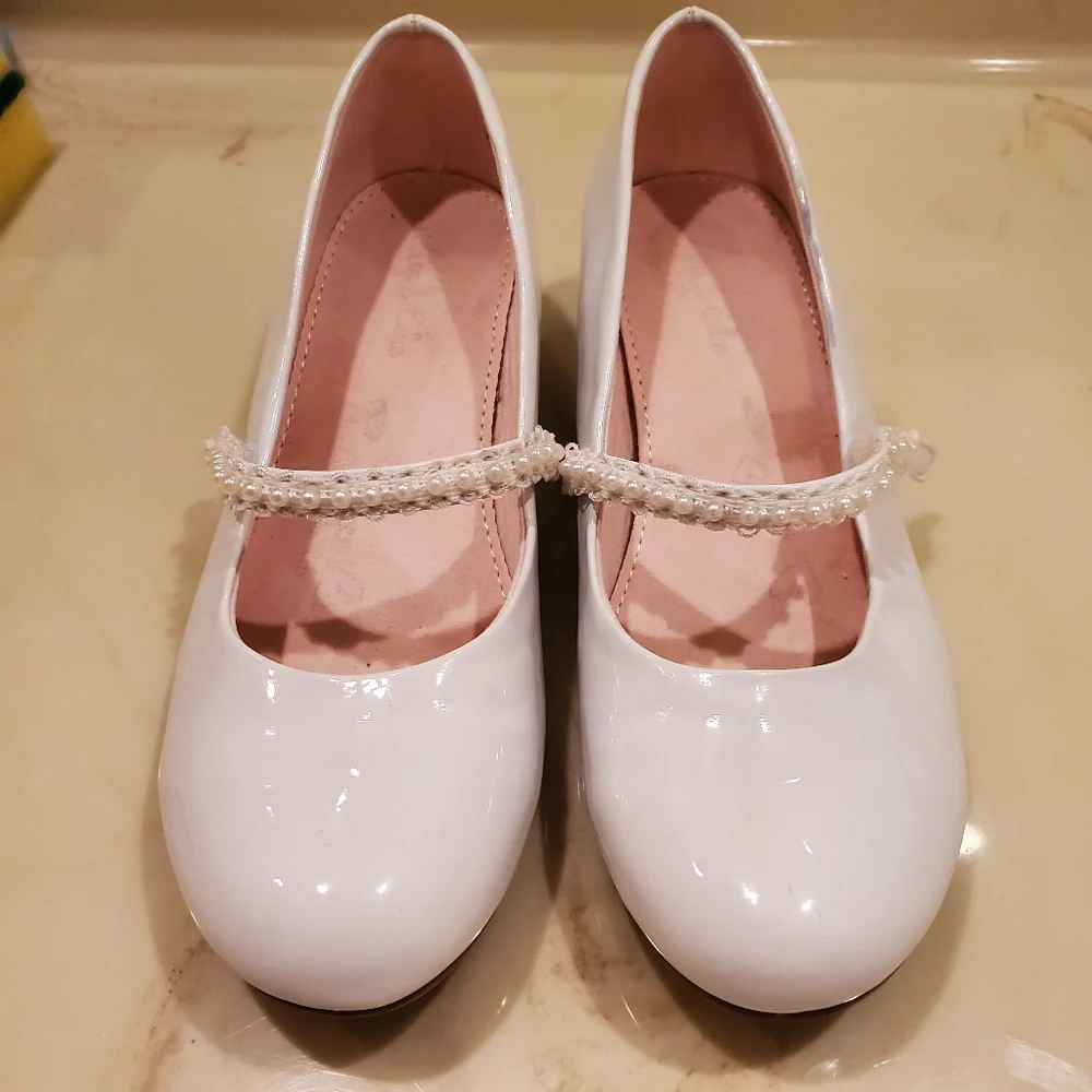 Olive & Edie‎ White Patent leather Marry Janes with Pearls Girls 3